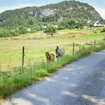 Eikhaugen Gjestegard Husa