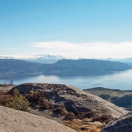Eikhaugen Gjestegard Husa