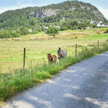 Eikhaugen Gjestegard Husa